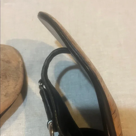 Gucci Black Leather Sandals with Silver Accents - Picture 6 of 9